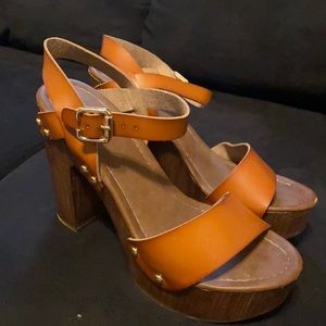 Brown platform sandal